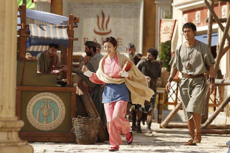 《羅馬浴場II》義大利遠東電影節閉幕片 阿部寬上戶彩首映親手按摩