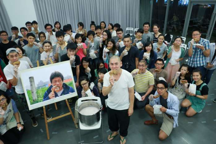 百人舉雞腿誓師《郊遊》  蔡明亮煮家鄉菜回報