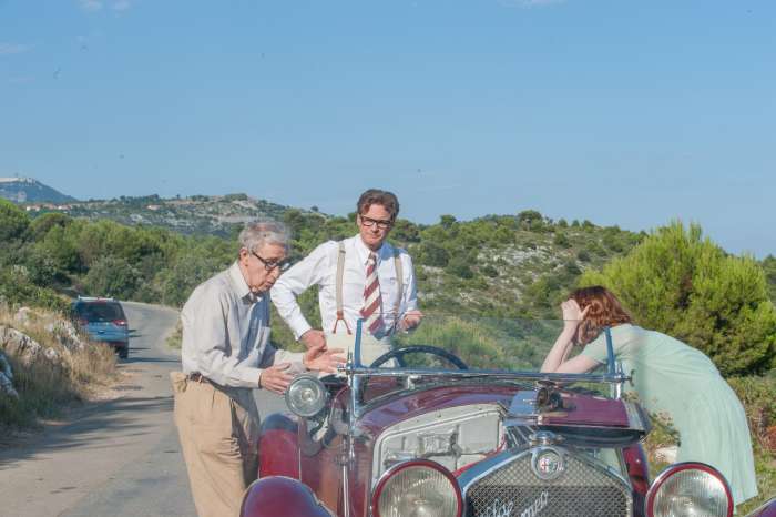 柯林佛斯《魔幻月光》當大魔術師 伍迪艾倫魔術表演輸人不輸陣