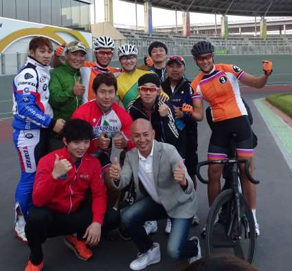 青春熱血電影《破風》前進韓國釜山 拍攝接力賽 彭于晏 竇驍手牽手練默契 氣氛浪漫 曖昧指數狂飆