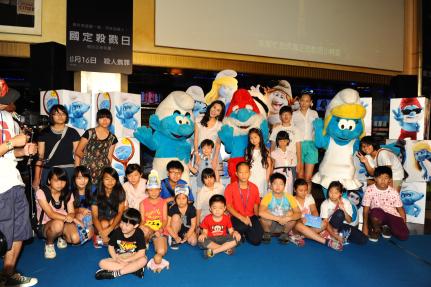 【藍色小精靈2】藍地毯慈善首映會眾星雲集