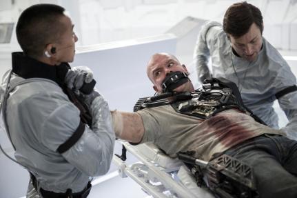 【極樂世界】麥特戴蒙每天背11公斤上身 操出六塊肌