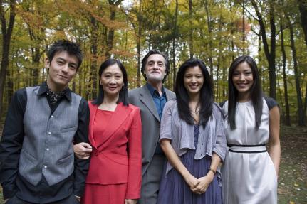 《30拉緊抱》橫掃國際影展　胡凱麗陳冠希來台宣傳