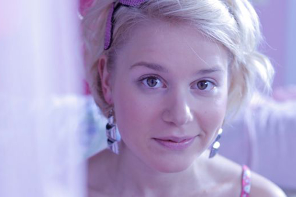 《縱情城市》天真少女圓星夢，誤闖A片現場