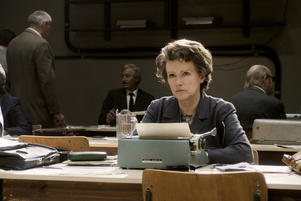 思考的女人最危險？漢娜驚世思想槓上全世界 親友都翻臉！