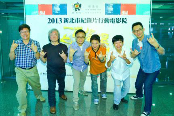 全世界最需要睡眠的樂團 唱出《一首搖滾上月球》