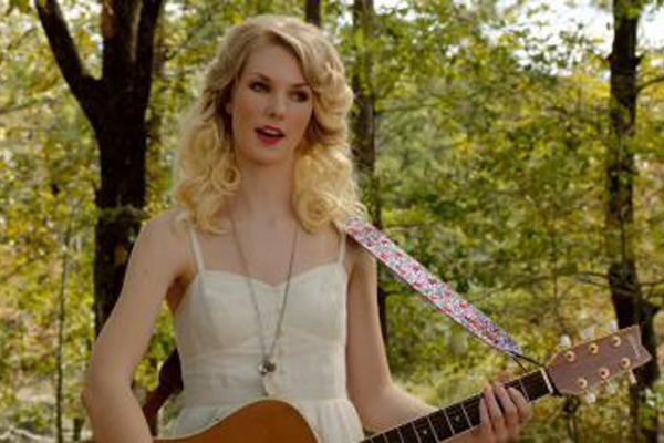 泰勒絲跨刀演出《雞餓遊戲》？！ 「雞餓女」受訪淚憶過往霸凌