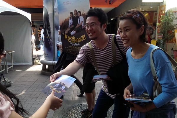 金馬開幕紅毯唯一國際影人 《幫老爸拍張照》突襲街頭拜票