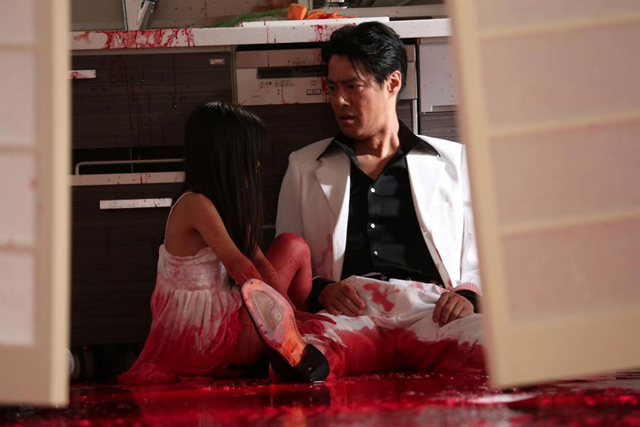 園子溫備10萬公升血漿伺候  堤真一為【地獄開麥拉】揮武士刀浴血奮戰 