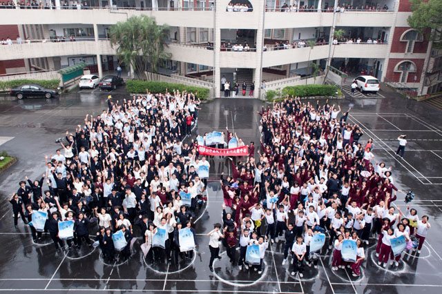 《看見台灣》愛心與學校包場絡繹不絕  連外國正妹也推薦