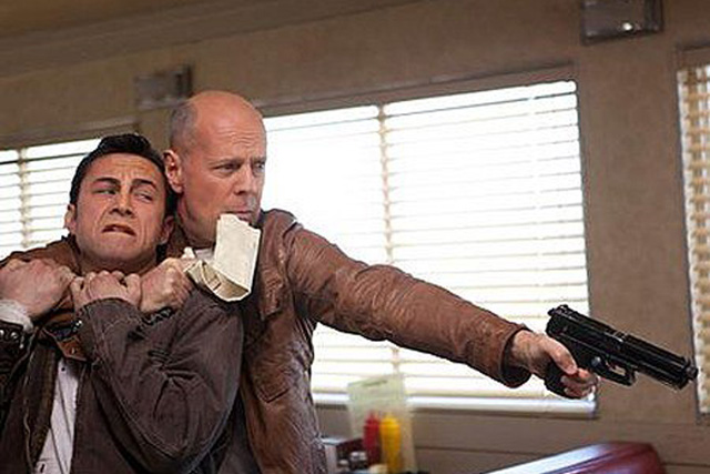 影迷引頸期盼【迴路殺手】即將於2014年初上映 布魯斯威利與喬瑟夫高登李維分飾同角  靠化妝與特效搞定