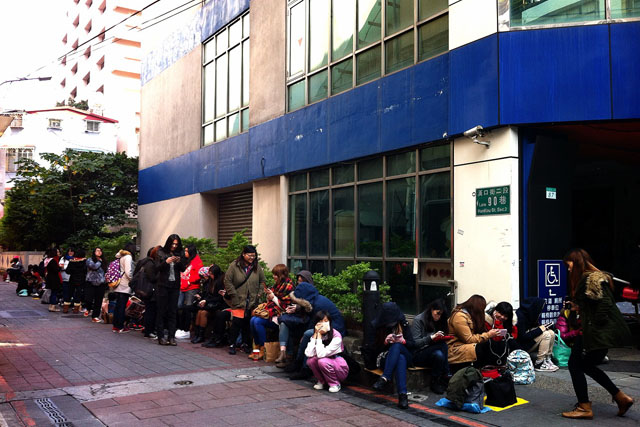 T.O.P新片《同窗生》未映先熱 粉絲寒冬夜排電影票