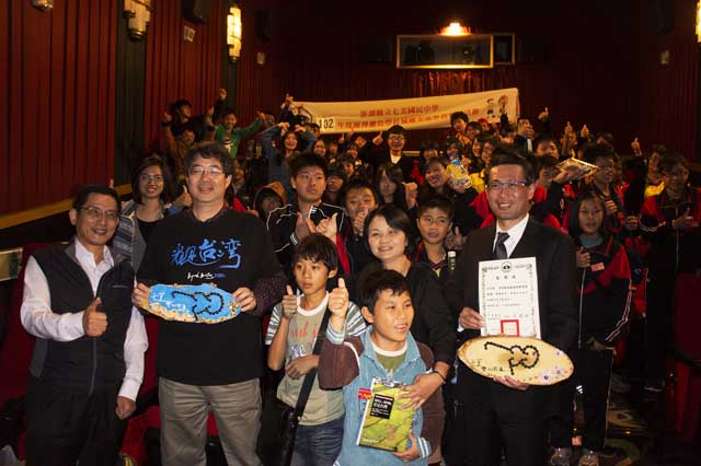 最遙遠的包場欣賞 澎湖七美國中  師生專程包機到台灣本島《看見台灣》