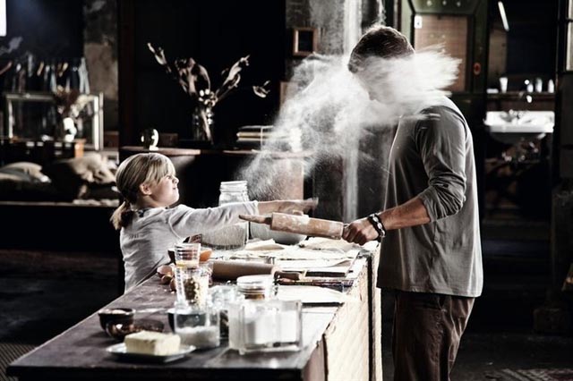 提爾史威格父女端新菜《香檳雞》笑吸八億票房