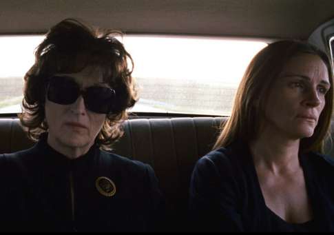 茱莉亞羅勃茲【八月心風暴】大膽撲倒梅莉史翠普 兩大影后爆發對手戲堪稱叱吒影壇之作