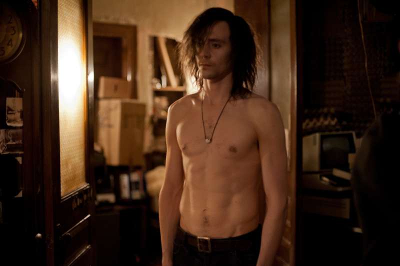 湯姆希德斯頓榮登「史上最性感吸血鬼」 【噬血戀人】中裸身搞頹廢 讓網友瘋狂渴望