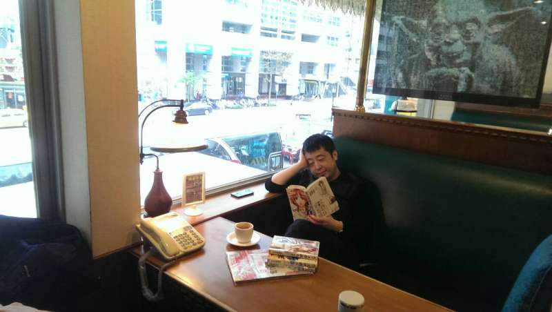 工作狂人賈樟柯 忙裏偷閒漫畫店享台式小確幸 