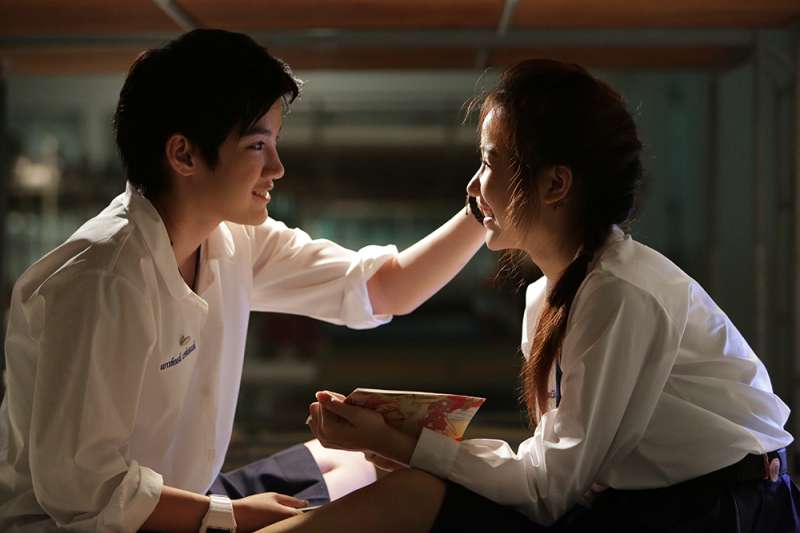 李緹娜拉別人小手 【鬼三驚2】挑戰校園禁忌戀曲