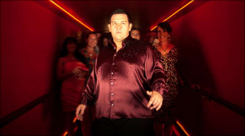 豆豆先生接班人 拍「賤舞喜劇」遭導演惡整 模仿豔舞女郎灑水濕身 