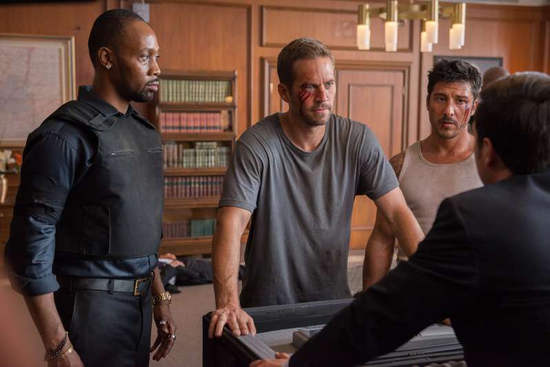 保羅沃克【玩命特區】秀中文 獲新片票房冠軍  電影片尾憶保羅