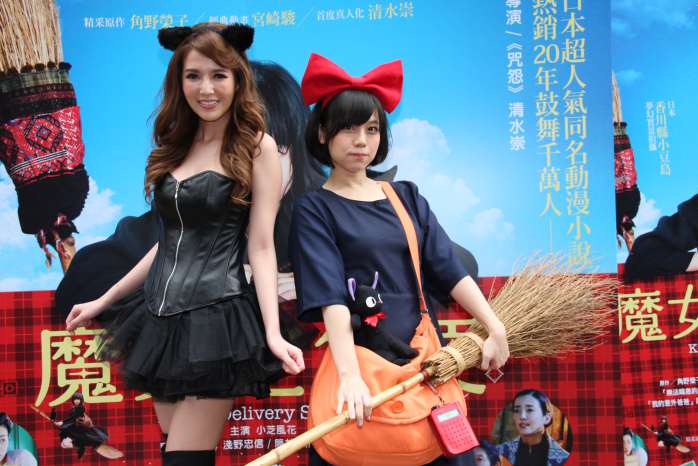 《魔女宅急便》真人版第一彈  百大性感美女-魔女黑貓 「搞拐」亮相