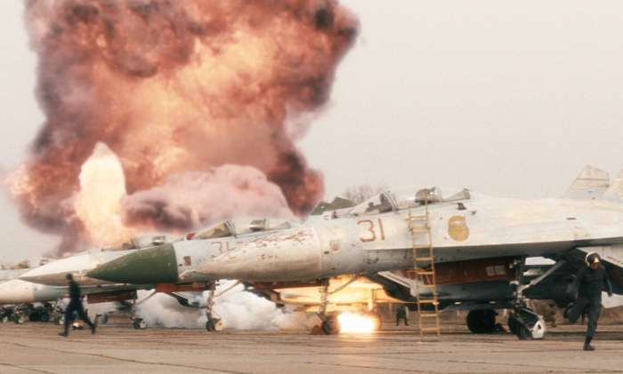 肯吉甘特裸身帥氣【殲滅天際線】英勇救隊友