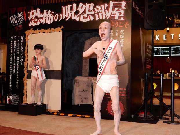 《咒怨》俊雄出任一日店長 「省話」跟搞笑藝人互搶生意