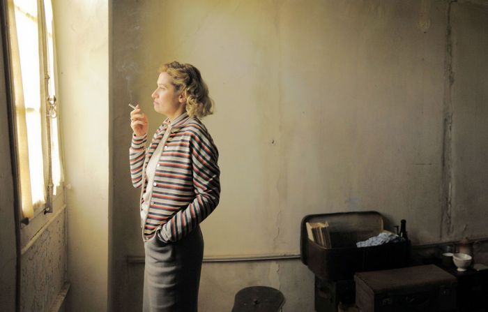 影后扮粉絲《盛開紫羅蘭》艾曼紐德芙咖啡館追星 化妝鏡當後照鏡