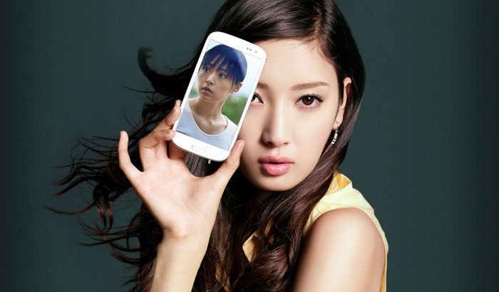 名模菜菜緒《白雪公主殺人事件》扮屍體 湊佳苗讚：「死得真美！」