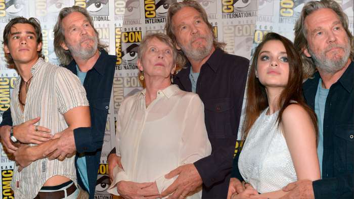 【記憶傳承人：極樂謊言】傑夫布里吉熊抱澳洲天菜  笑稱梅姨「足球老媽」