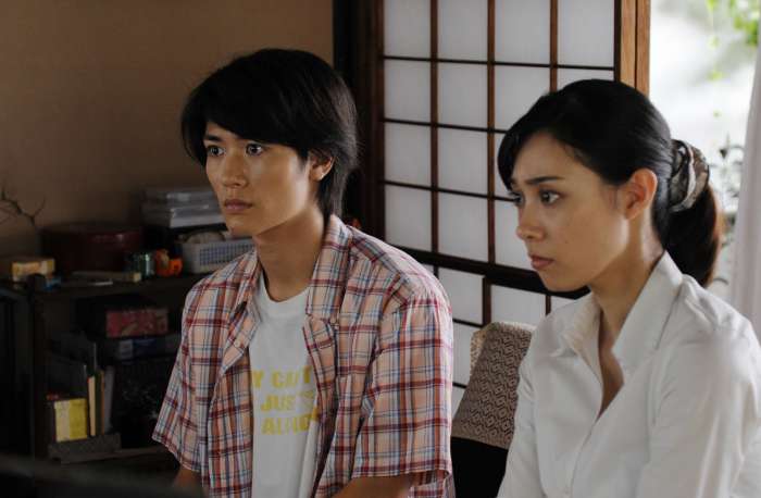 愛女共浴驚爆「救命」  「新手老爸」岡田准一抱娃全靠親生母親