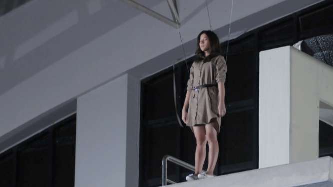 泰版歐陽妮妮捲三角戀【水男骸】懷孕自殺當女鬼！  為三樓高墜池戲痛哭親上陣