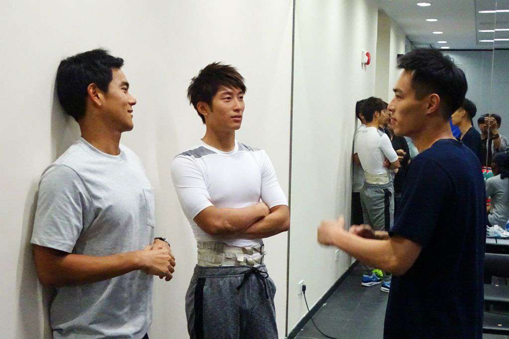 楊祐寧深夜探班電影《破風》 看好友彭于晏 竇驍專業競速 直呼羨慕