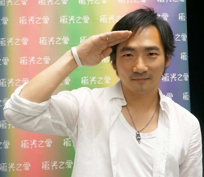 天團五月天石頭跨刀獻唱《極光之愛》 最新單曲【真實故事改編】 透露宥勝癡情守候楊丞琳  林妍柔索吻林柏宏