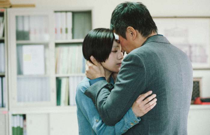 郭采潔豁出去 裸背演出【寒蟬效應】師生不倫虐戀