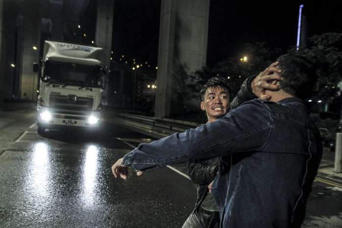 《一個人的武林》2400萬打造巔峰對決 甄子丹 王寶強公路生死鬥 險象環生