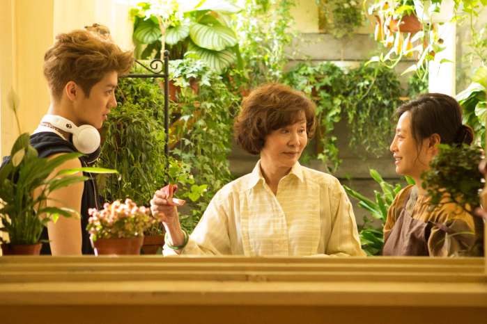 【重返20歲】中左擁右抱  讓正牌男友日日坐鎮片場