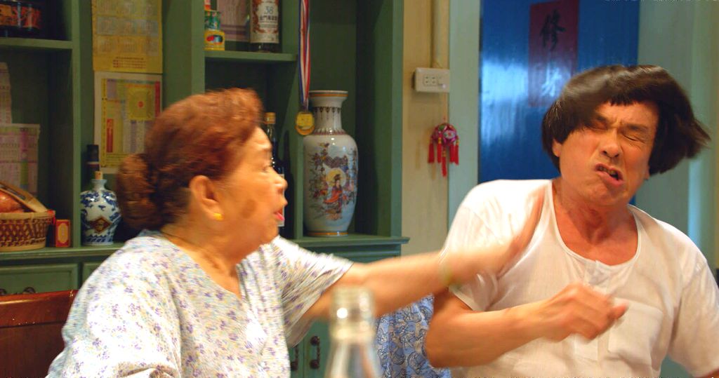 「武打系美魔女」素珠阿姨拍【大囍】敲回春