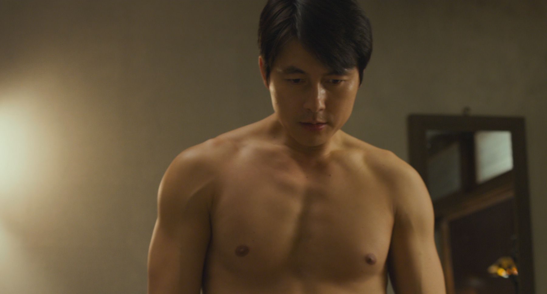 鄭雨盛《情慾誘惑》破戒哈菸  肌情放送超級養眼