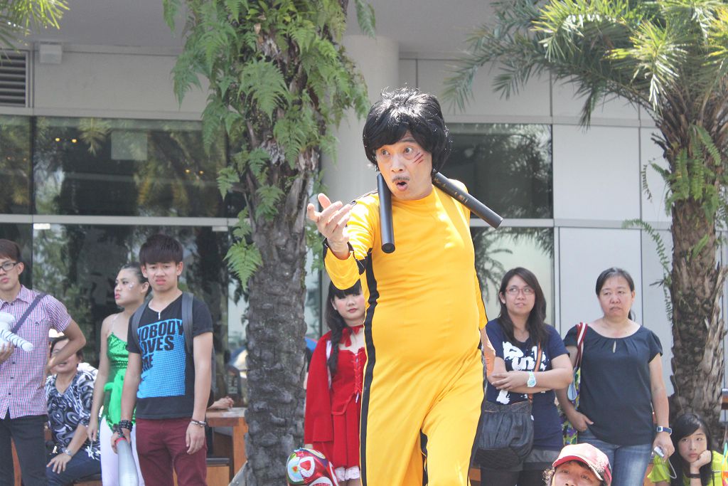 康康自編自導自演《十萬夥急》 提前開打賀歲檔