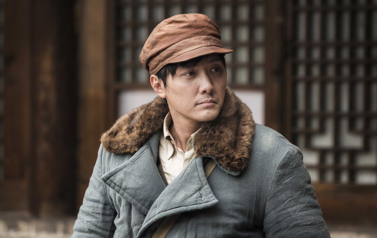 馮紹峰投入演出《黃金時代》忘情冰水淋頭 發酒瘋