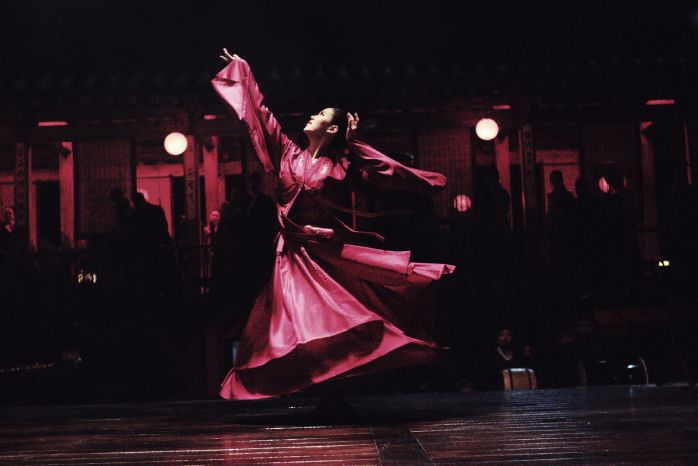 申河均《情慾王朝》狂操巨肌  虐愛姜漢娜拱上首週票房冠軍