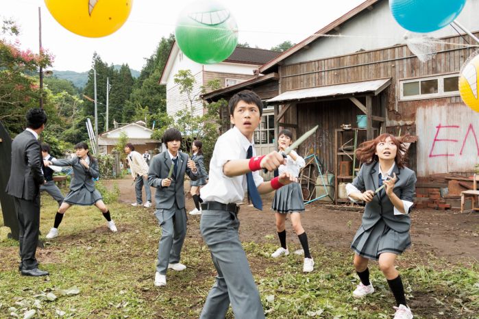 山田涼介《暗殺教室》微「軟」耍娘  帥臉慘遭前輩踐踏