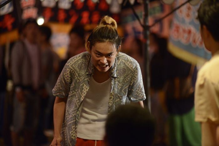 花美男轉型痞子弟 菅田將暉為《陽光只在這裡燦爛》染黃牙