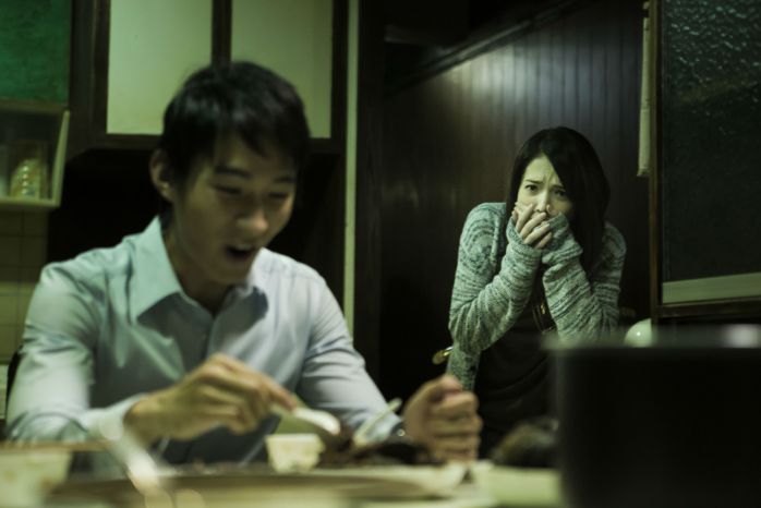 黃河大口吃蟲狂嘔【紅衣小女孩】許瑋甯自虐聞蟲想吐