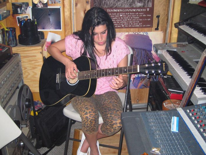 愛黛兒認了！創作只因《艾美懷絲》