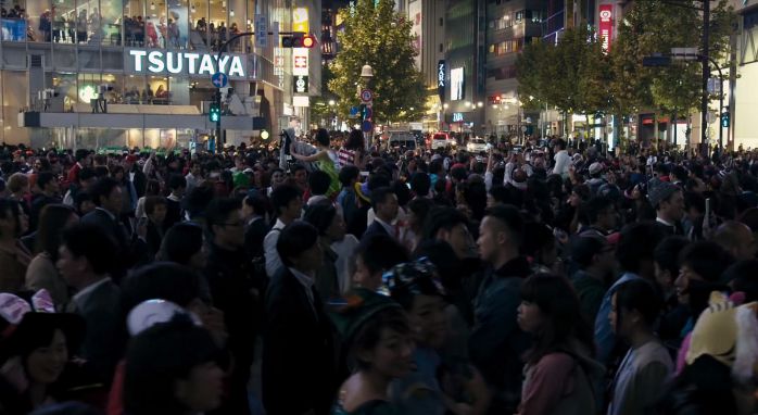 松本潤驚喜現身《蚱蜢》  劇組澀谷拍片「邊拍邊躲」