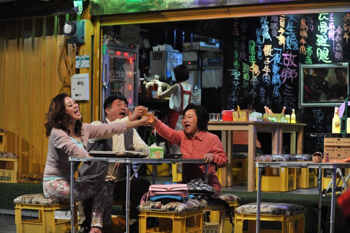 【人生按個讚】前導海報花絮搶先曝光 打響猴年春節檔第一炮