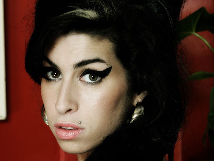 愛黛兒怕太紅？都是因為《艾美懷絲》