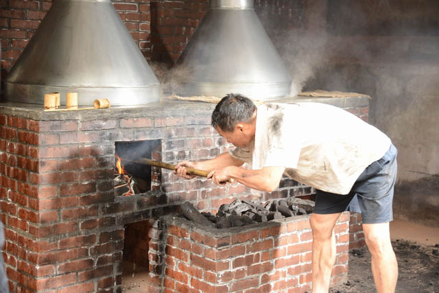 唐振瑜《戰酒》再現高粱歷史　酒廠老師傅情義相挺化身演員